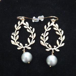 Olive Branch and Pearl Earrings ** EUC **